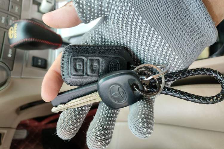 Used Toyota Highlander 2012 2.7L Two-Wheel Drive 7-Seater Luxury Edition Vehicle Key