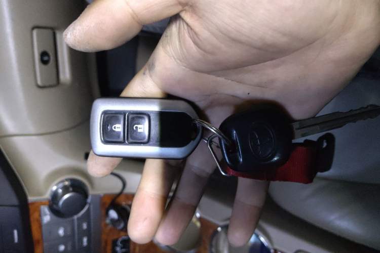 Used Toyota Highlander 2012 2.7L Two-Wheel Drive 7-Seater Luxury Edition Vehicle Key
