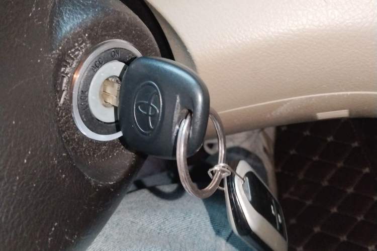 Used Toyota Highlander 2012 2.7L Two-Wheel Drive 7-Seater Elite Edition Vehicle Key