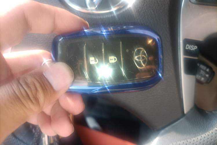 Used Toyota Highlander 2012 2.7L Two-Wheel Drive 7-Seater Luxury Edition Vehicle Key