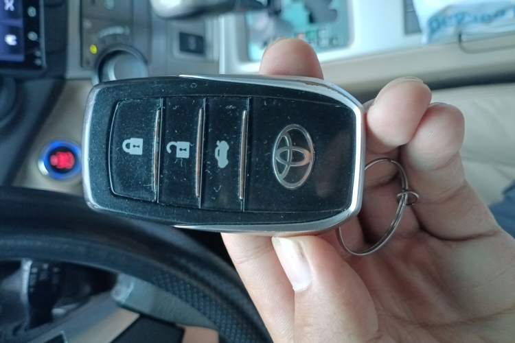 Used Toyota Highlander 2012 2.7L Two-Wheel Drive 5-Seater Sport Edition Vehicle Key