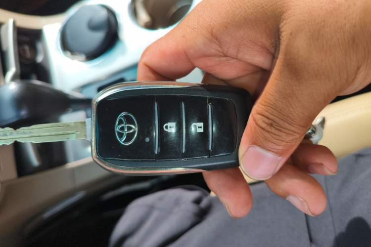 Used Toyota Highlander 2012 2.7L 2WD 5-Seater Elite Edition Vehicle Key