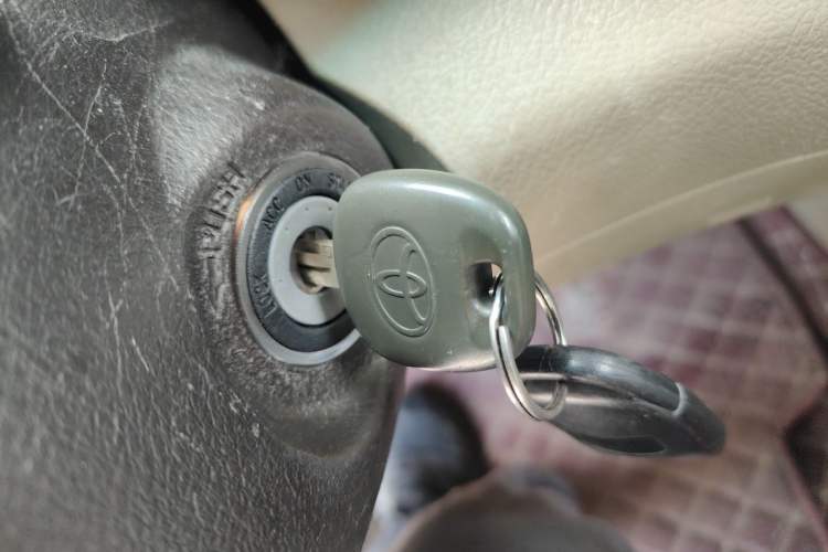 Used Toyota Highlander 2012 2.7L 2WD 5-Seater Elite Edition Vehicle Key