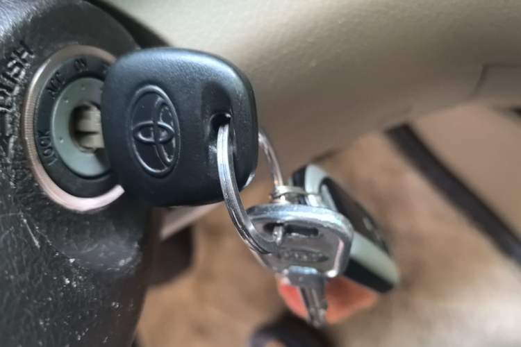 Used Toyota Highlander 2012 2.7L Two-Wheel Drive 7-Seater Luxury Edition Vehicle Key