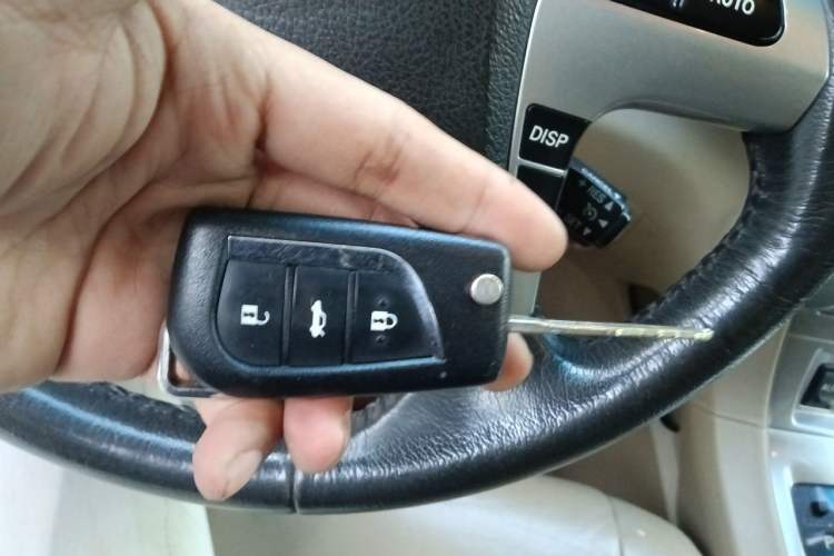 Used Toyota Highlander 2012 2.7L Two-Wheel Drive 7-Seater Luxury Edition Vehicle Key