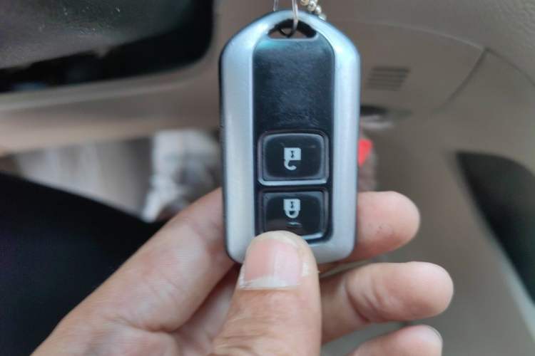 Used Toyota Highlander 2012 2.7L Two-Wheel Drive 7-Seater Elite Edition Vehicle Key