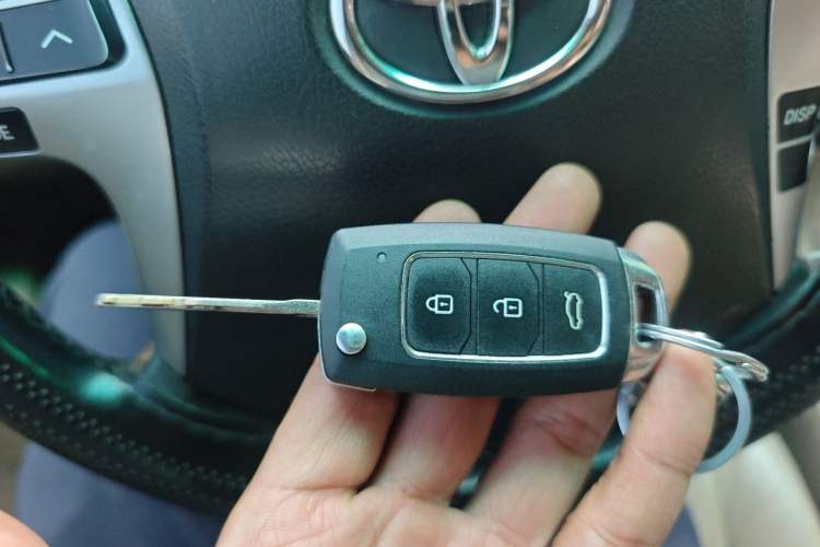 Used Toyota Highlander 2012 2.7L Two-Wheel Drive 7-Seater Luxury Edition Vehicle Key