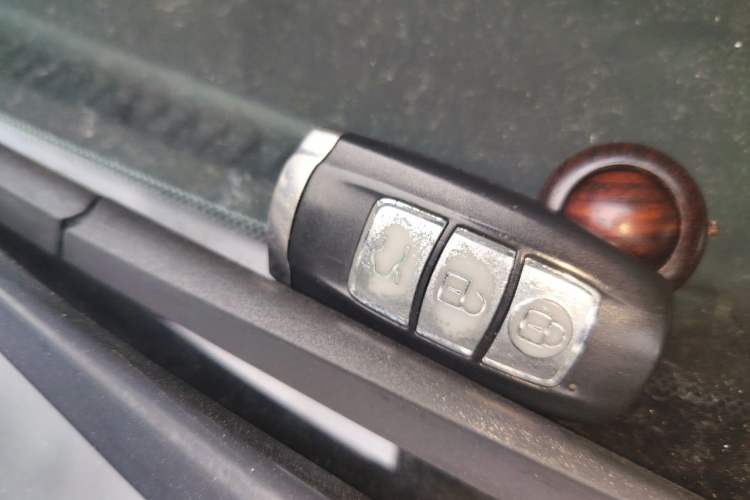 Used Toyota Highlander 2012 2.7L Two-Wheel Drive 7-Seater Elite Edition Vehicle Key