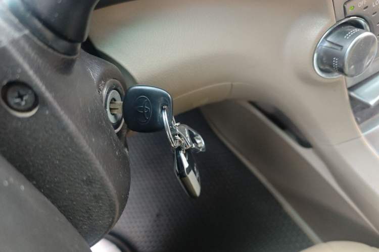 Used Toyota Highlander 2012 2.7L Two-Wheel Drive 7-Seater Elite Edition Vehicle Key