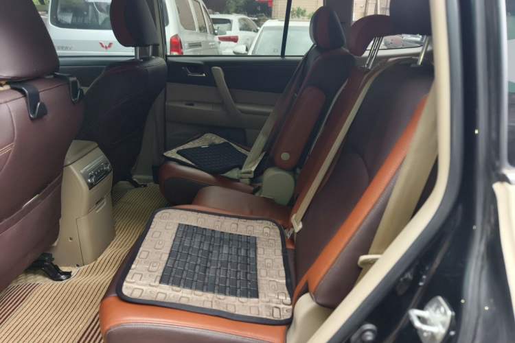 Used Toyota Highlander 2012 2.7L Two-Wheel Drive 7-Seater Elite Edition Left Rear Seat