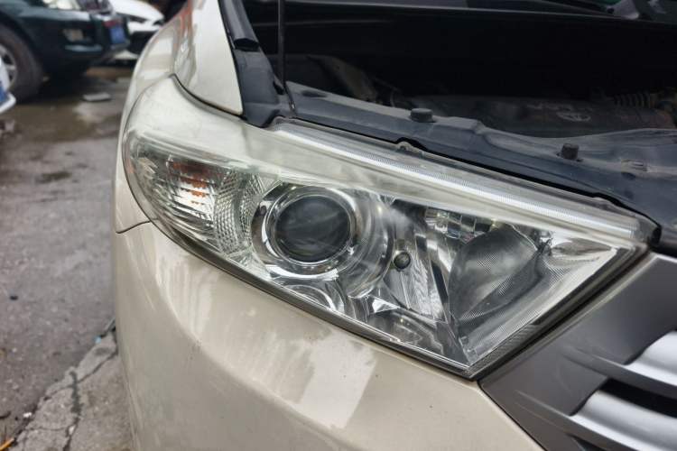 Used Toyota Highlander 2012 2.7L Two-Wheel Drive 7-Seater Elite Edition Right Front Headlight