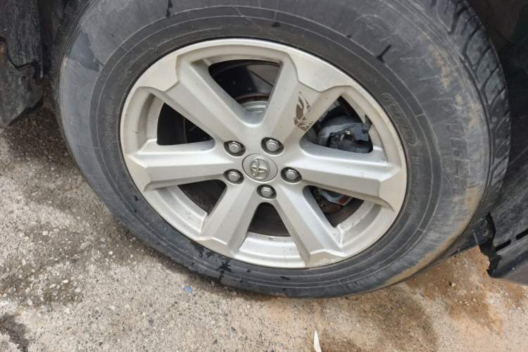 Used Toyota Highlander 2012 2.7L Two-Wheel Drive 7-Seater Elite Edition Right Front Wheel Hub