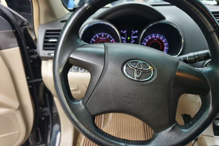 Used Toyota Highlander 2012 2.7L Two-Wheel Drive 7-Seater Elite Edition Steering Wheel