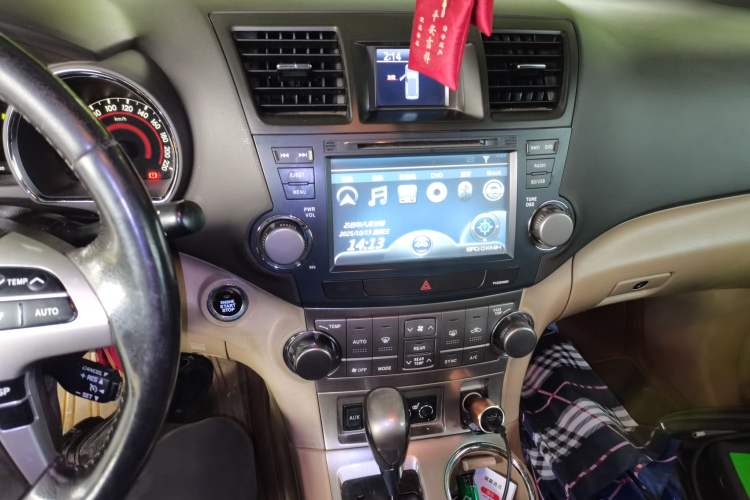 Used Toyota Highlander 2013 2.7L Two-Wheel Drive 7-Seater Zijin Edition Audio And AC Panel