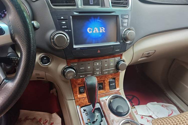 Used Toyota Highlander 2013 2.7L Two-Wheel Drive 7-Seater Zijin Edition Audio And AC Panel