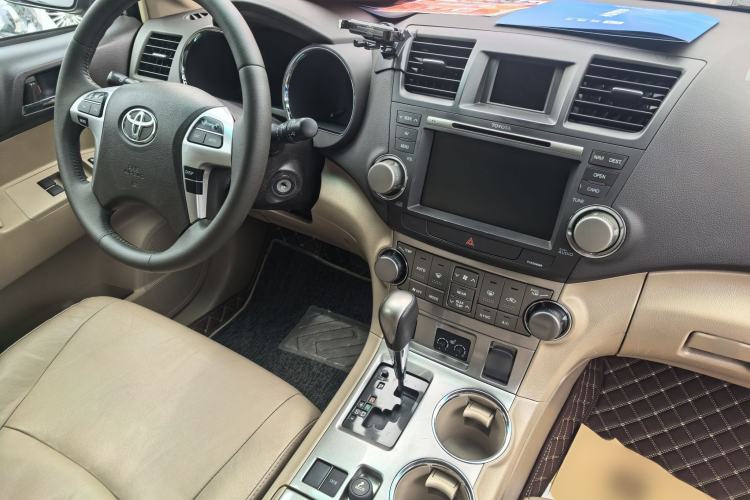 Used Toyota Highlander 2013 2.7L Two-Wheel Drive 7-Seater Zijin Edition Audio And AC Panel
