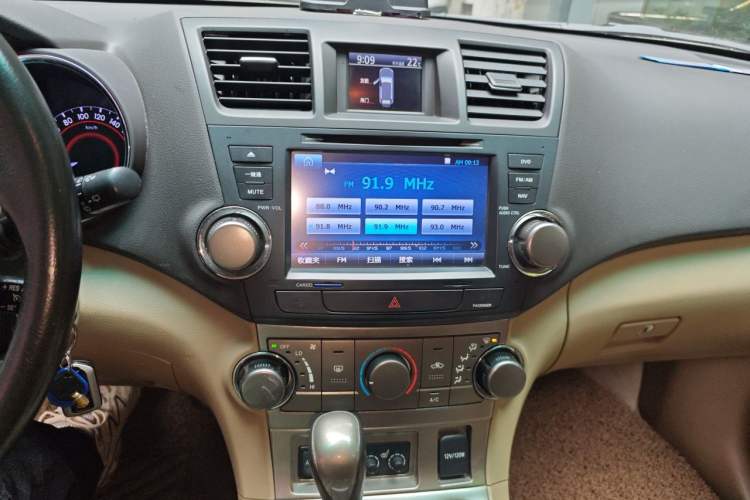 Used Toyota Highlander 2013 2.7L Two-Wheel Drive 5-Seater Purple Gold Edition Audio And AC Panel