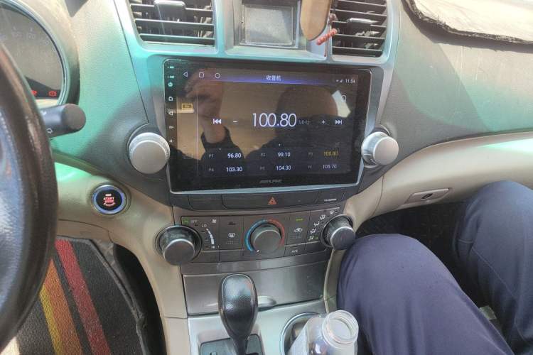Used Toyota Highlander 2013 2.7L Two-Wheel Drive 5-Seater Purple Gold Edition Audio And AC Panel