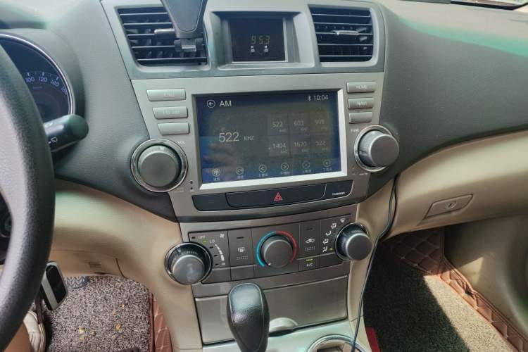 Used Toyota Highlander 2013 2.7L Two-Wheel Drive 5-Seater Purple Gold Edition Audio And AC Panel