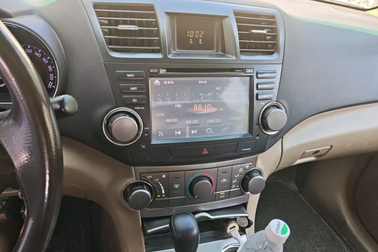 Used Toyota Highlander 2013 2.7L Two-Wheel Drive 5-Seater Purple Gold Edition Audio And AC Panel