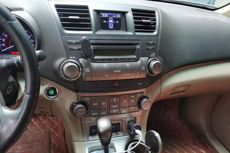 Used Toyota Highlander 2013 2.7L Two-Wheel Drive 7-Seater Zijin Edition Audio And AC Panel