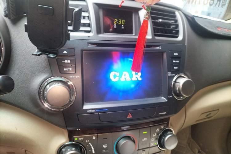 Used Toyota Highlander 2013 2.7L Two-Wheel Drive 5-Seater Purple Gold Edition Audio And AC Panel