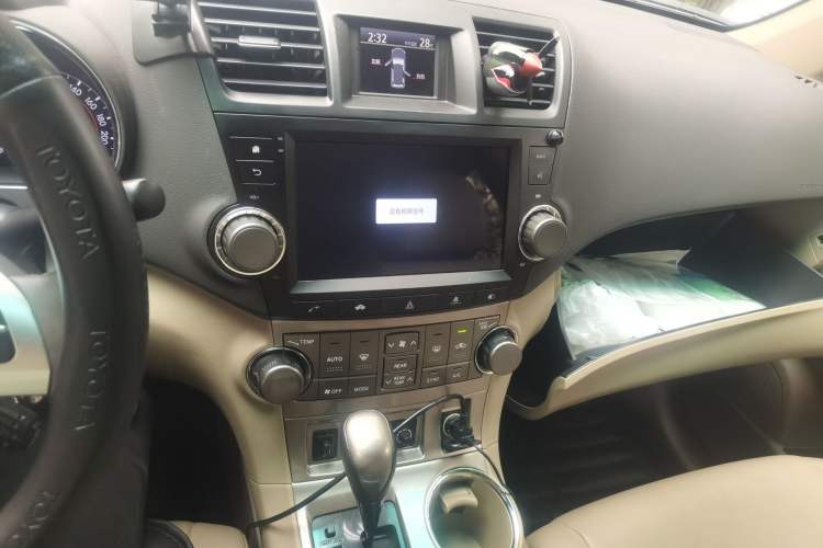 Used Toyota Highlander 2013 2.7L Two-Wheel Drive 7-Seater Zijin Edition Audio And AC Panel