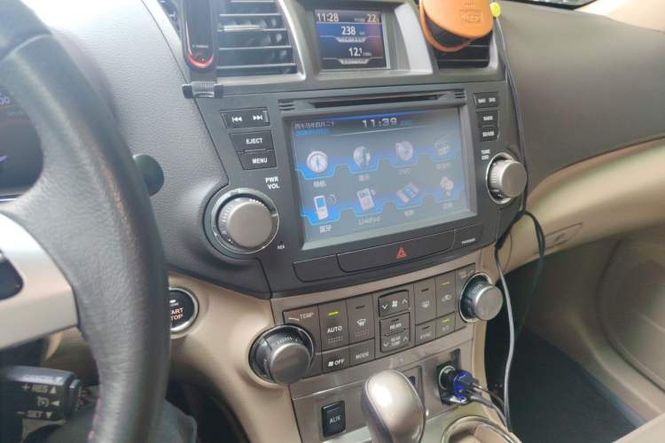 Used Toyota Highlander 2013 2.7L Two-Wheel Drive 7-Seater Zijin Edition Audio And AC Panel