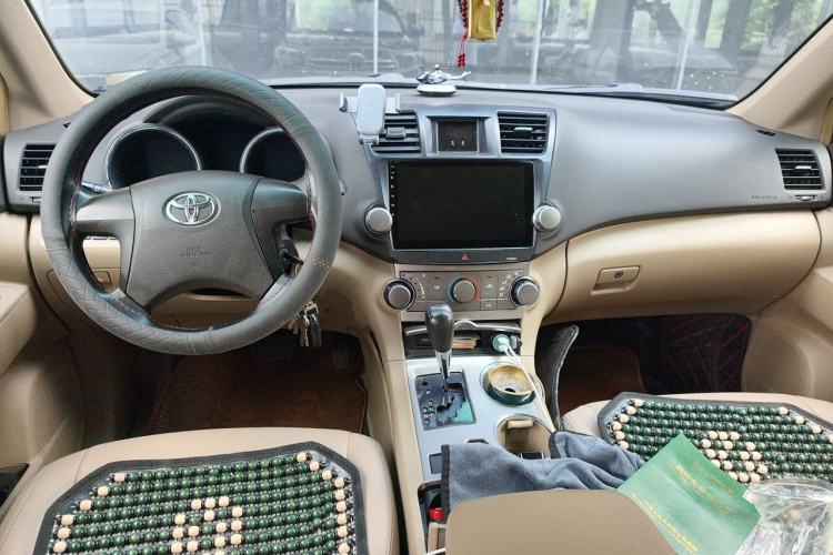 Used Toyota Highlander 2013 2.7L Two-Wheel Drive 5-Seater Purple Gold Edition Center Console