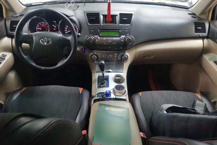 Used Toyota Highlander 2013 2.7L Two-Wheel Drive 5-Seater Purple Gold Edition Center Console