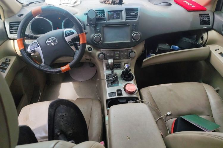 Used Toyota Highlander 2013 2.7L Two-Wheel Drive 7-Seater Zijin Edition Center Console