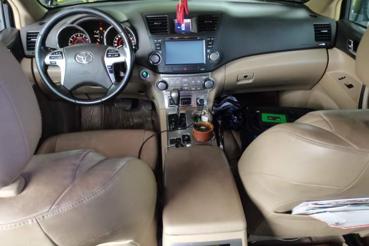 Used Toyota Highlander 2013 2.7L Two-Wheel Drive 7-Seater Zijin Edition Center Console