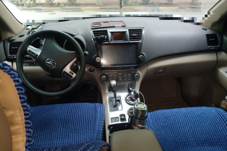 Used Toyota Highlander 2013 2.7L Two-Wheel Drive 7-Seater Zijin Edition Center Console