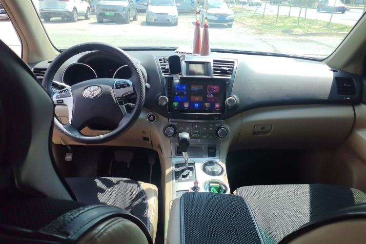 Used Toyota Highlander 2013 2.7L Two-Wheel Drive 7-Seater Zijin Edition Center Console