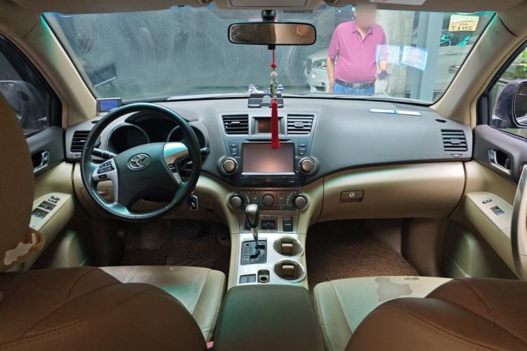 Used Toyota Highlander 2013 2.7L Two-Wheel Drive 5-Seater Purple Gold Edition Center Console