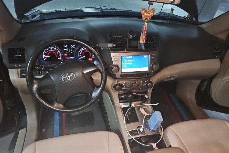 Used Toyota Highlander 2013 2.7L Two-Wheel Drive 5-Seater Purple Gold Edition Center Console