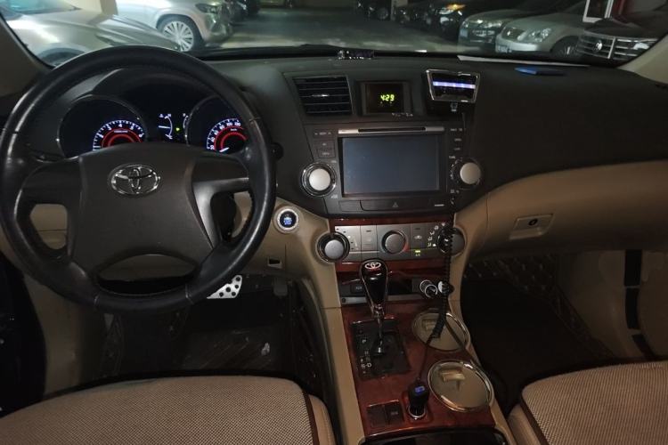 Used Toyota Highlander 2013 2.7L Two-Wheel Drive 5-Seater Purple Gold Edition Center Console
