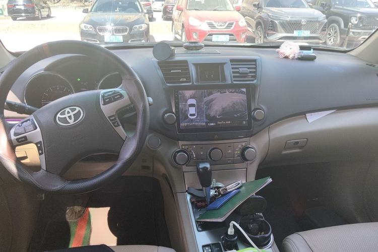 Used Toyota Highlander 2013 2.7L Two-Wheel Drive 5-Seater Purple Gold Edition Center Console