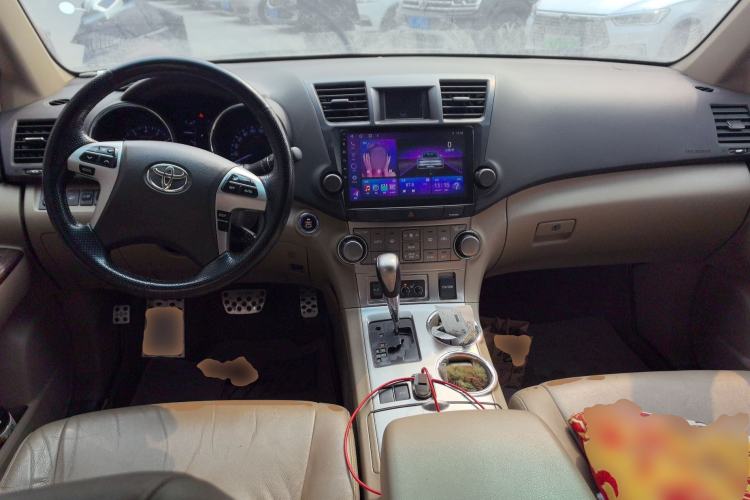 Used Toyota Highlander 2013 2.7L Two-Wheel Drive 7-Seater Zijin Edition Center Console
