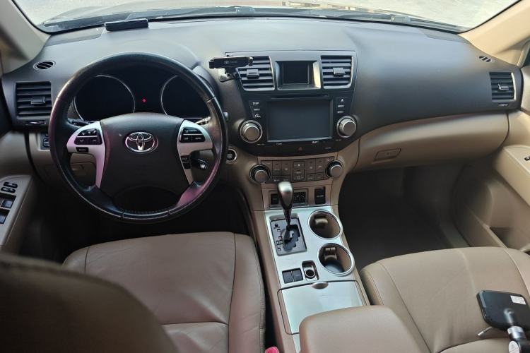 Used Toyota Highlander 2013 2.7L Two-Wheel Drive 7-Seater Zijin Edition Center Console