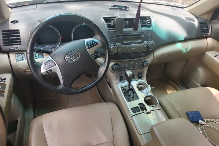 Used Toyota Highlander 2013 2.7L Two-Wheel Drive 7-Seater Zijin Edition Center Console