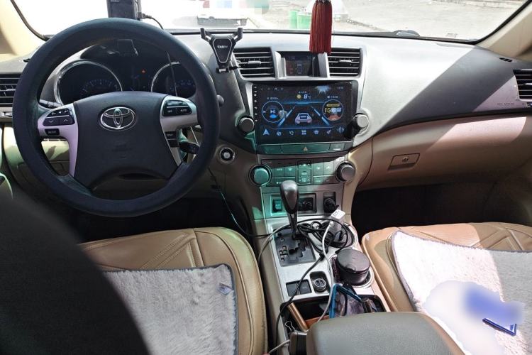 Used Toyota Highlander 2013 2.7L Two-Wheel Drive 7-Seater Zijin Edition Center Console