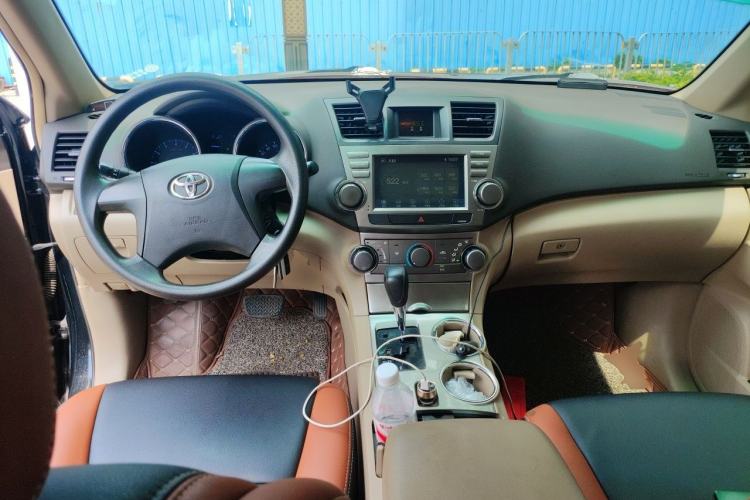 Used Toyota Highlander 2013 2.7L Two-Wheel Drive 5-Seater Purple Gold Edition Center Console