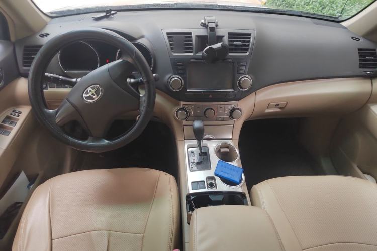 Used Toyota Highlander 2013 2.7L Two-Wheel Drive 5-Seater Purple Gold Edition Center Console