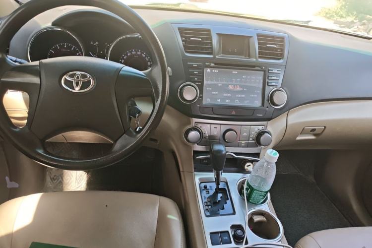Used Toyota Highlander 2013 2.7L Two-Wheel Drive 5-Seater Purple Gold Edition Center Console