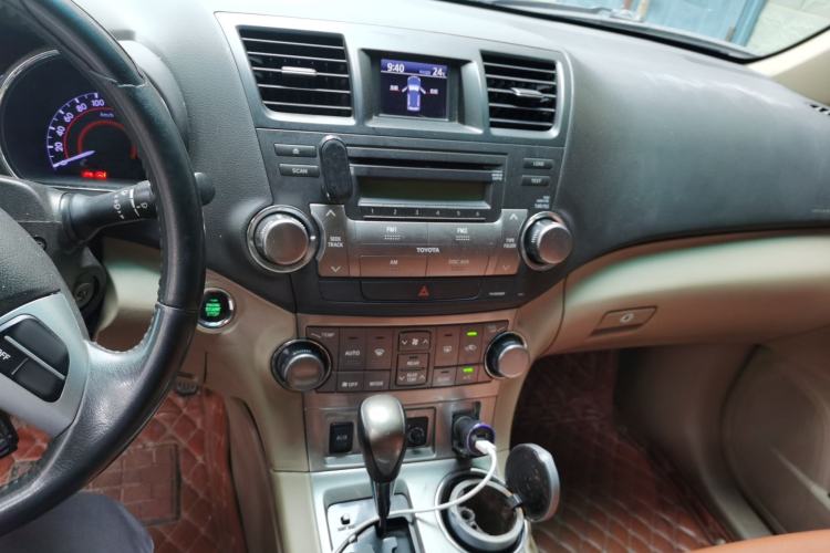 Used Toyota Highlander 2013 2.7L Two-Wheel Drive 7-Seater Zijin Edition Center Console