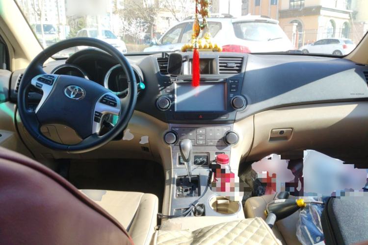 Used Toyota Highlander 2013 2.7L Two-Wheel Drive 7-Seater Zijin Edition Center Console