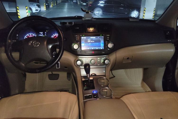 Used Toyota Highlander 2013 2.7L Two-Wheel Drive 5-Seater Purple Gold Edition Center Console