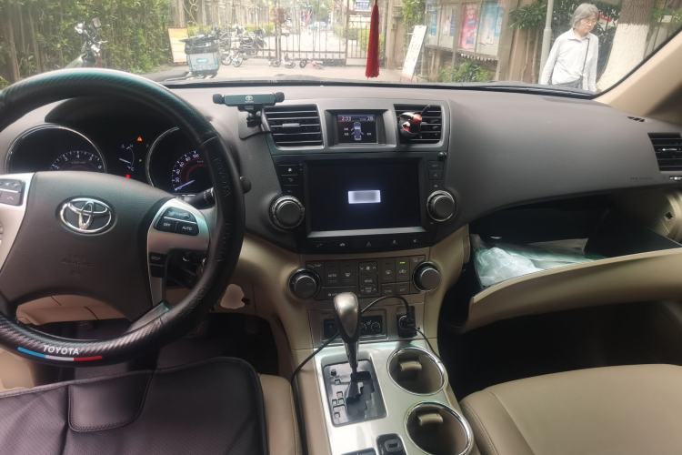 Used Toyota Highlander 2013 2.7L Two-Wheel Drive 7-Seater Zijin Edition Center Console