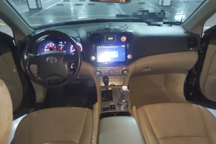 Used Toyota Highlander 2013 2.7L Two-Wheel Drive 5-Seater Purple Gold Edition Center Console